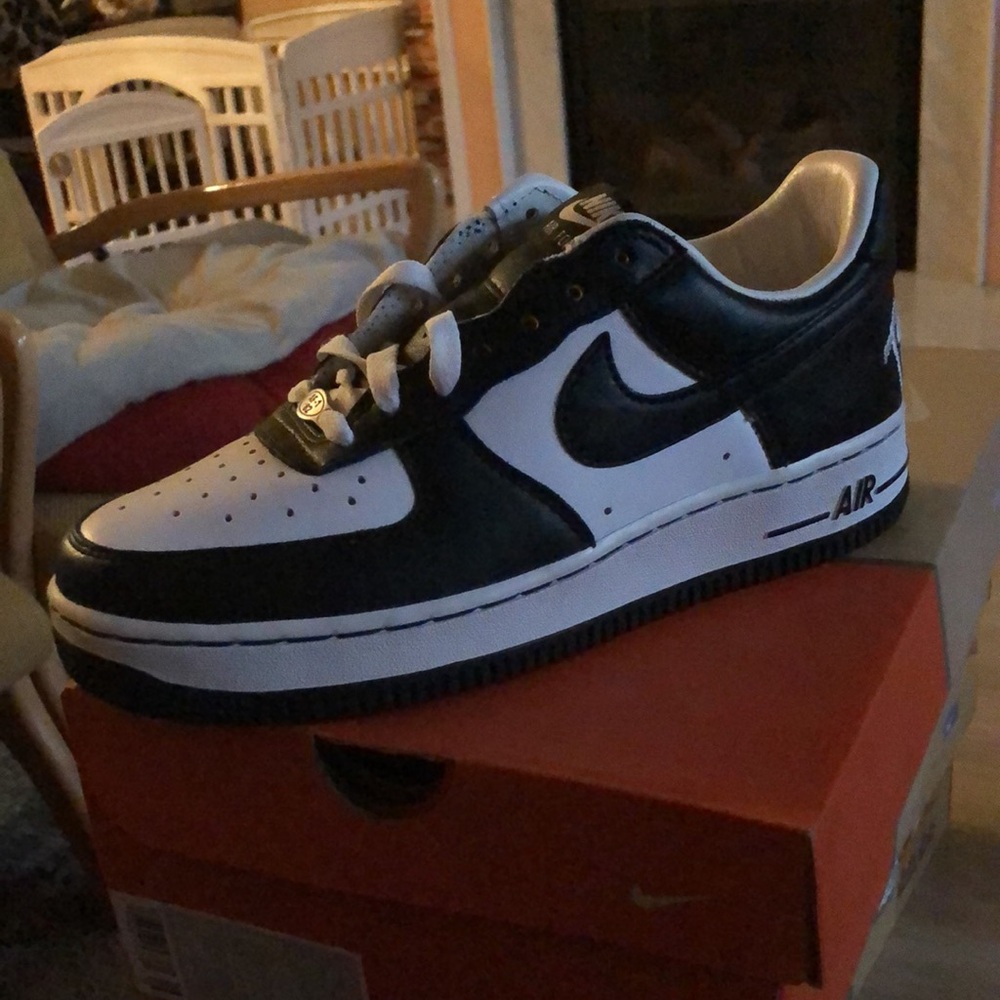 Nike, Air Force One, TS, Terror Squad Black and white size 5 1/2 men